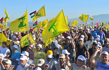 banderas de Hezbola en la frontera con palestina